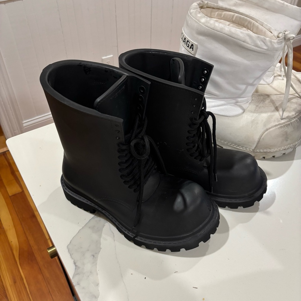 Black Lace-Up Boots